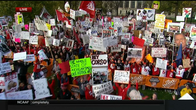 Illustration for article titled Deez Nuts: Your Ohio State College GameDay Sign Roundup